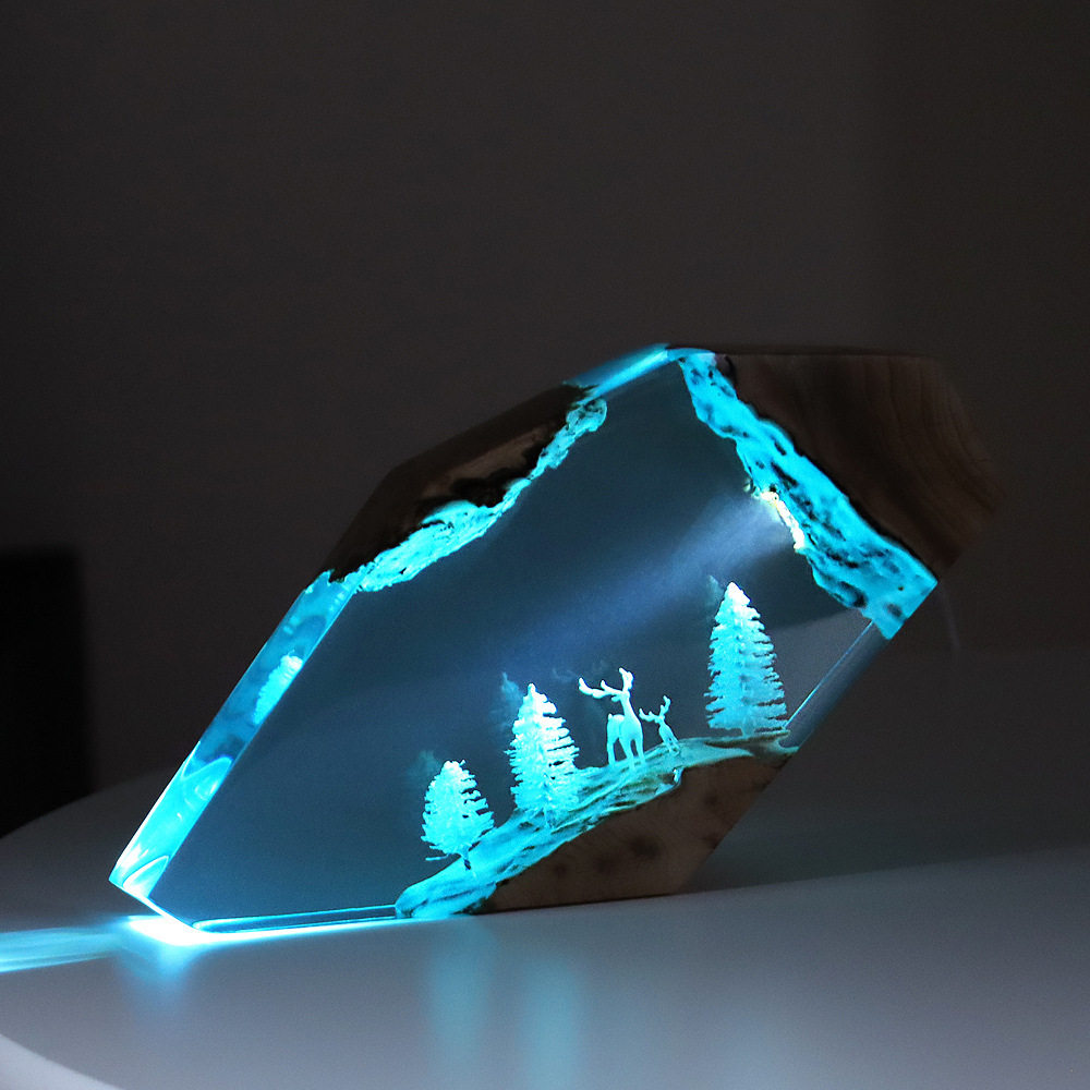 Resin Crafts - 森の妖精鹿デスクトップアート、パーソナライズされた発光オーナメント、沈没船タコ、聖なる木製樹脂製ホームデコレーションクラフトアイテム